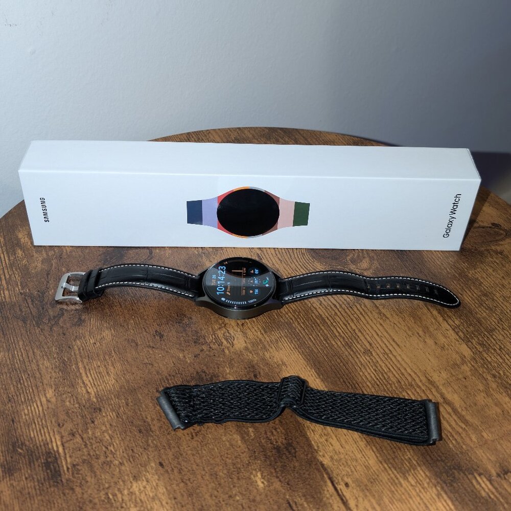 Samsung Galaxy Watch 7 40mm Bluetooth Smartwatch – Very Good Condition + 2 Bands